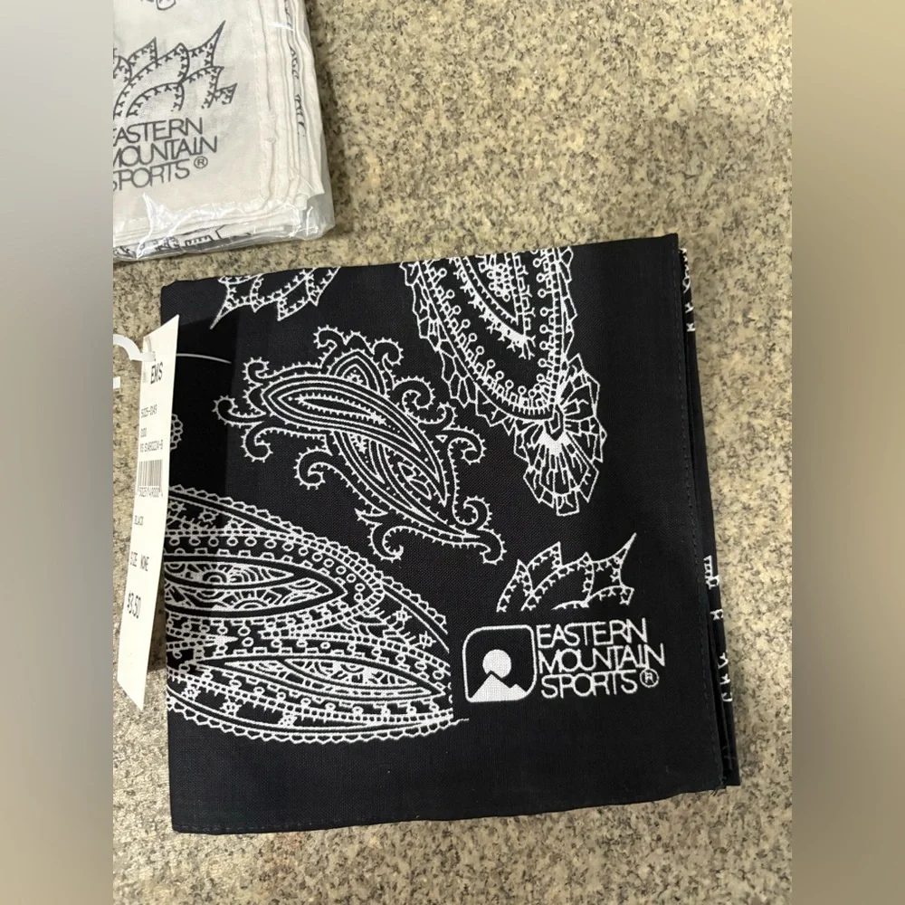 NWT Unisex Vintage Eastern Mountain Sports Black & White Bandanas (2 Pair)